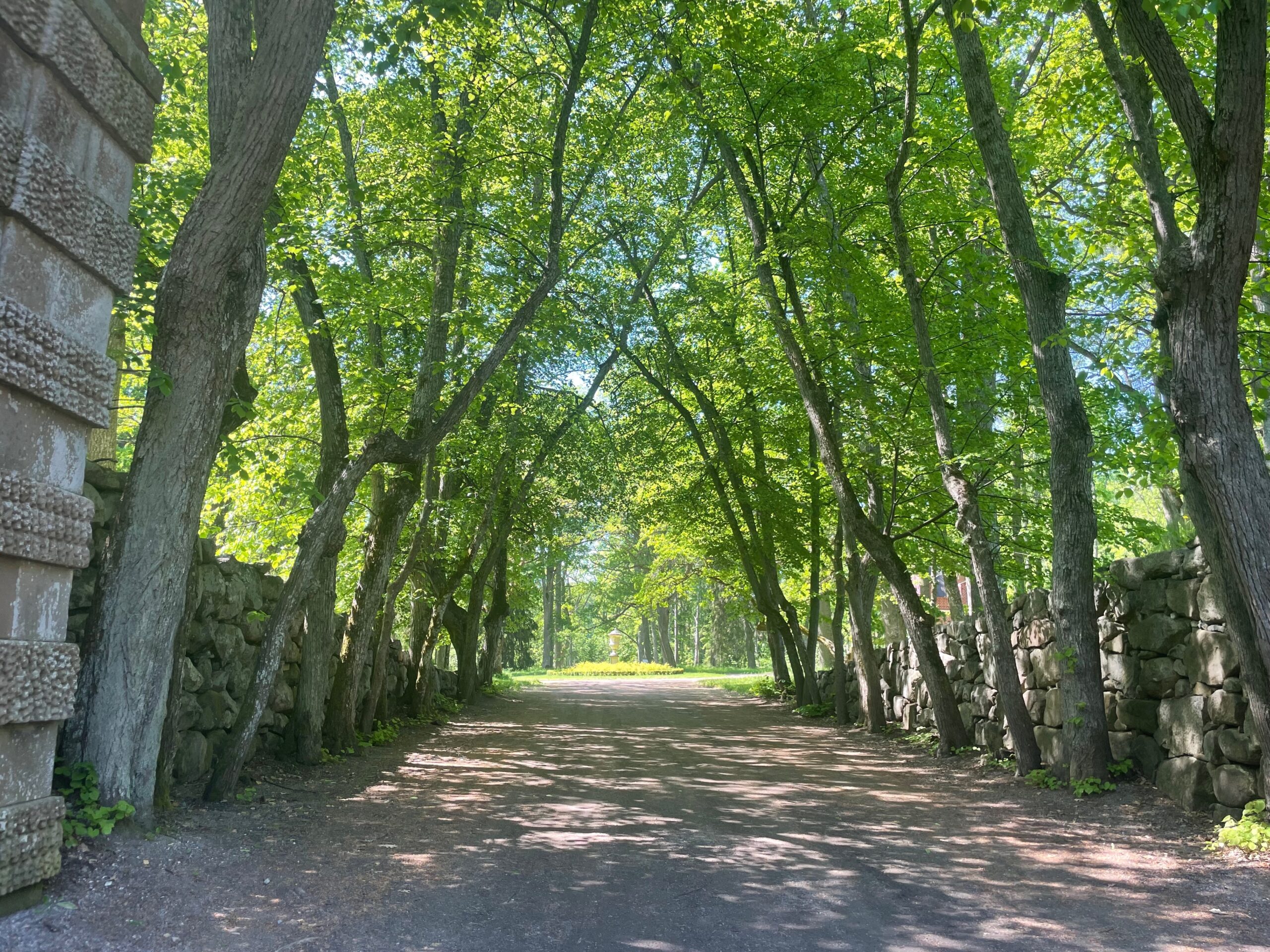 Steninge slott och dess park